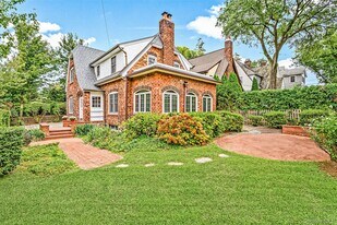 21 Forest Park Ave in Larchmont, NY - Building Photo