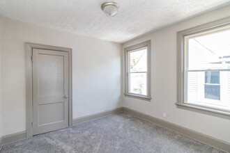 926 Mount Hope Ave in Cincinnati, OH - Foto de edificio - Building Photo