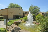 Building Photo - Meadow Lakes Apartamentos in Modesto, California