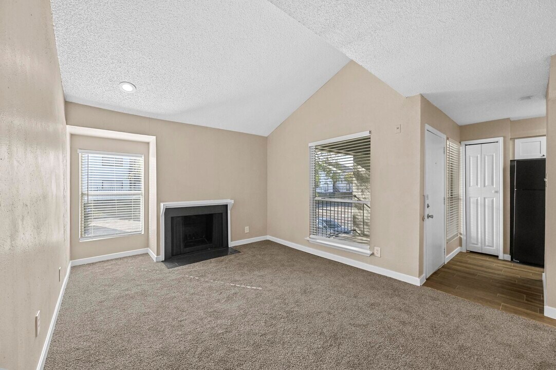 Hidden Valley Arlington in Arlington, TX - Building Photo