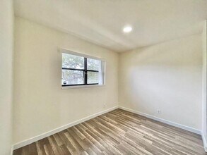 4088 N Pine Island Rd, Unit 409 in Sunrise, FL - Foto de edificio - Building Photo