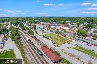 300 Cottage Hl Ct in Seneca, SC - Foto de edificio - Building Photo