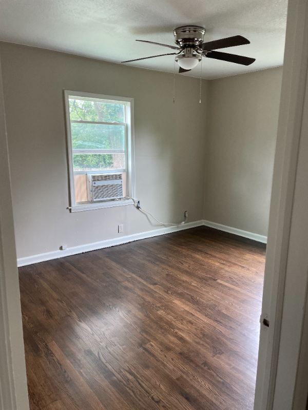 property at 605 W Mechanic St