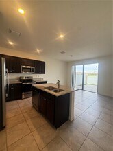 10120 W 32nd Ln in Hialeah, FL - Building Photo - Building Photo