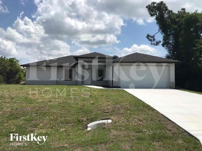 6116 Stratton Rd in Ft. Myers, FL - Building Photo