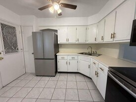 1550 NE 191st St in Miami, FL - Building Photo