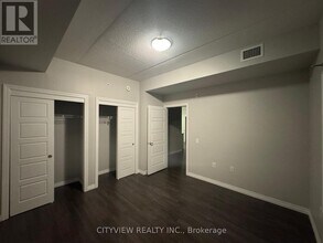 35 Kingsbury Square in Guelph, ON - Building Photo - Building Photo