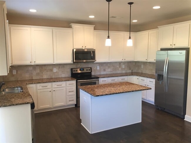 105 Village Park Dr in Newnan, GA - Building Photo - Building Photo