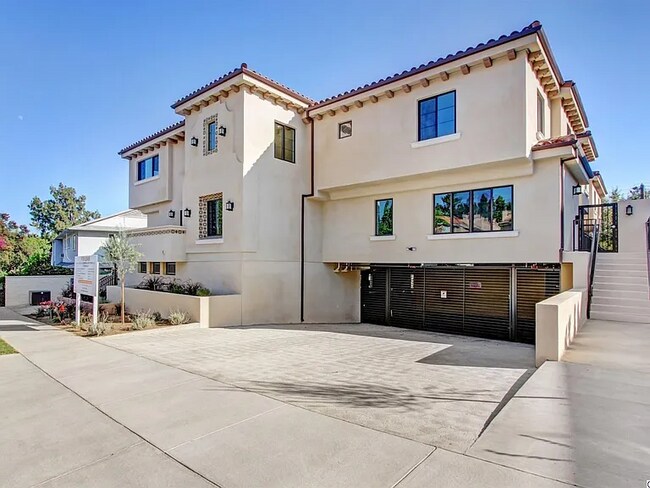 2218 Montrose Ave, Unit #G in Montrose, CA - Building Photo - Building Photo