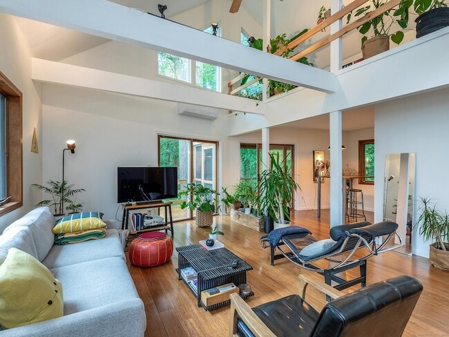 property at 7 Owls Nest Ln