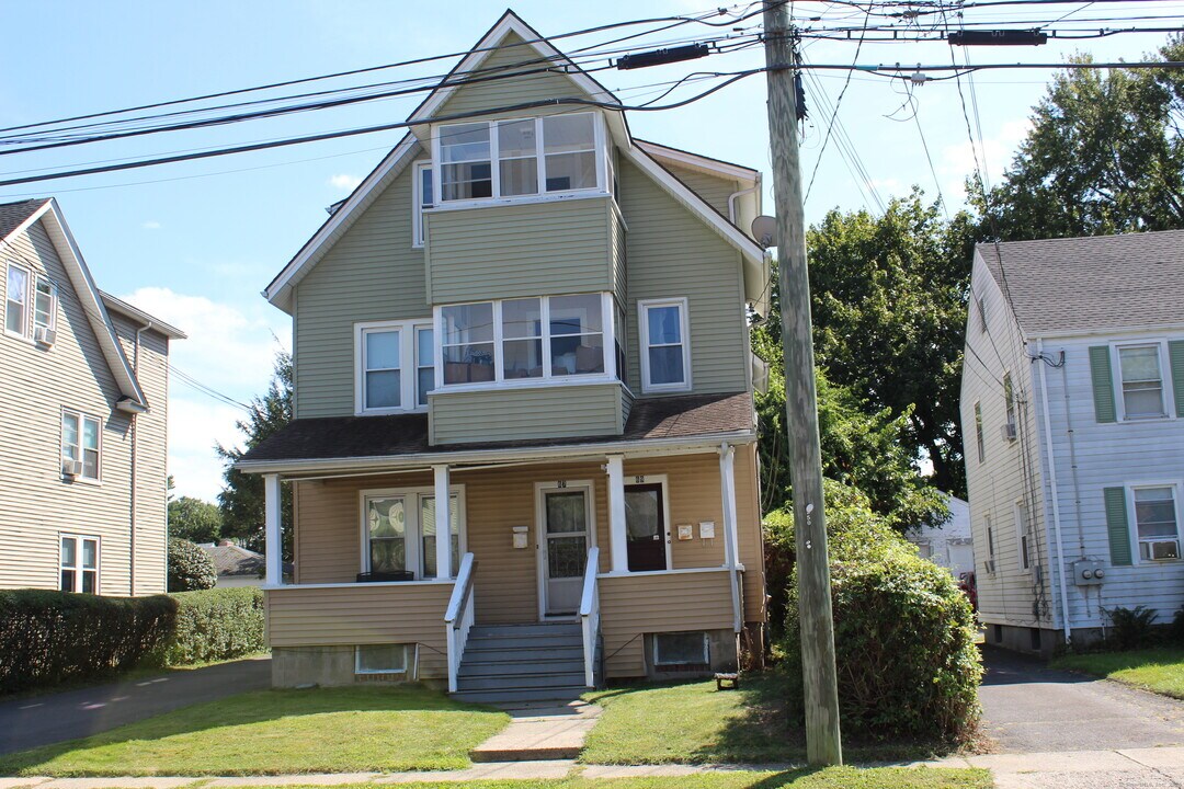 67 Levesque Ave in West Hartford, CT - Building Photo
