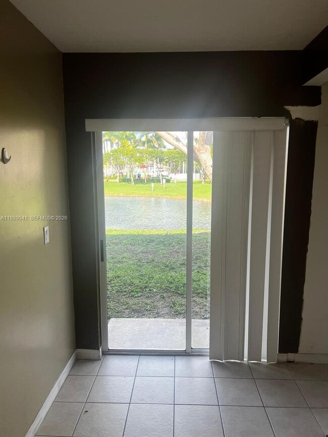 1271 SE 28th Ct in Homestead, FL - Foto de edificio - Building Photo