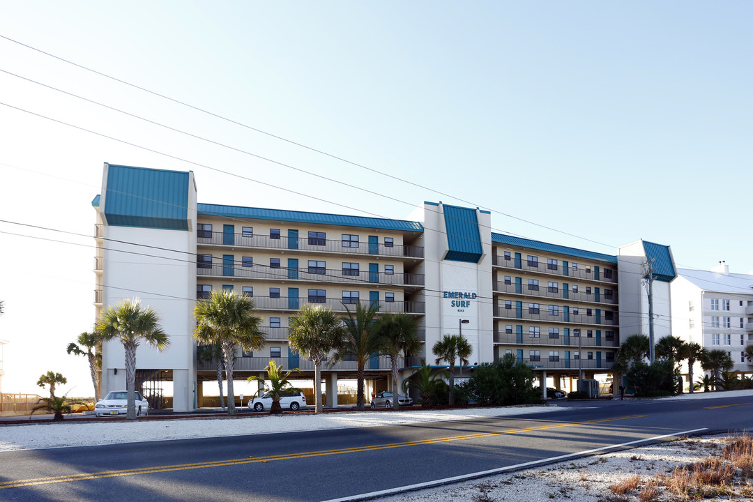 Emerald Surf in Navarre, FL - Foto de edificio