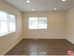 28014 Robin Ave in Santa Clarita, CA - Building Photo - Building Photo