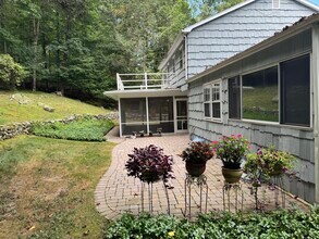 6 Rivergate Woods in Wilton, CT - Foto de edificio - Building Photo