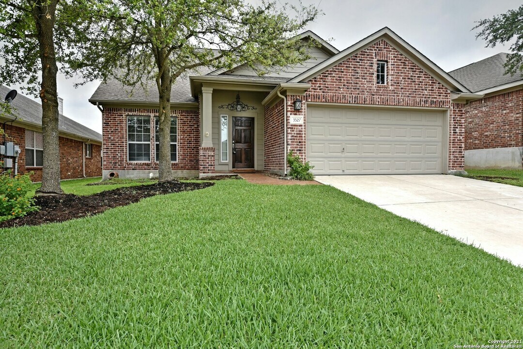 3527 Sumantra Clf in San Antonio, TX - Building Photo