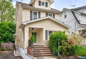 33 Norwood Pl in Bloomfield, NJ - Building Photo