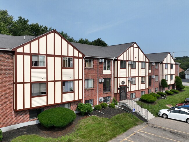 Olde English Village of Hampton in Hampton, NH - Building Photo - Building Photo