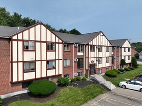 Olde English Village of Hampton in Hampton, NH - Building Photo - Building Photo