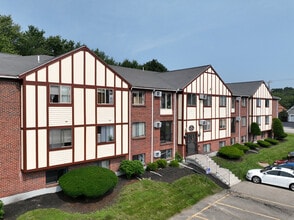 Olde English Village of Hampton in Hampton, NH - Building Photo - Building Photo