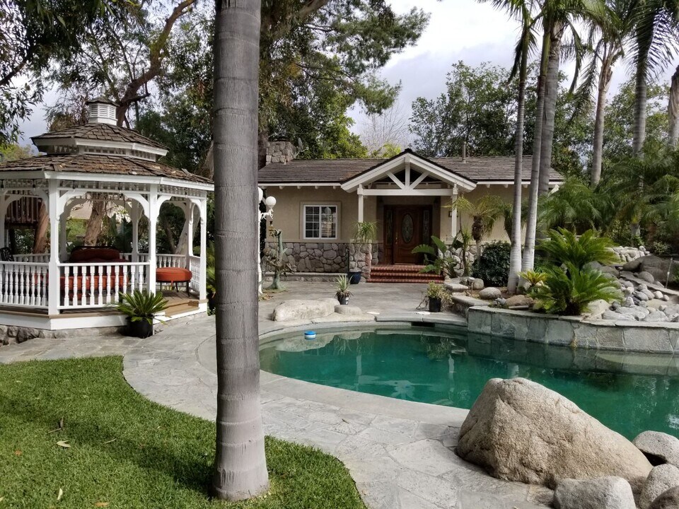 9601 Janice Cir in Villa Park, CA - Building Photo