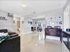 6930 SW 12th St in Pembroke Pines, FL - Building Photo - Building Photo