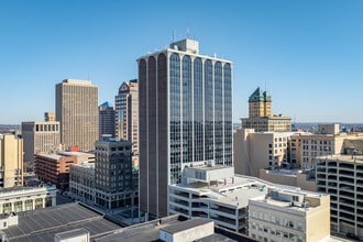 The Deneau in Dayton, OH - Foto de edificio - Building Photo