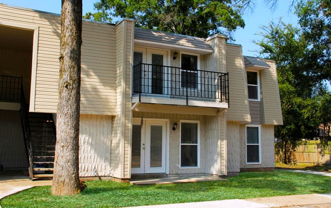 Lakefront Apartments in Shreveport, LA - Foto de edificio - Building Photo
