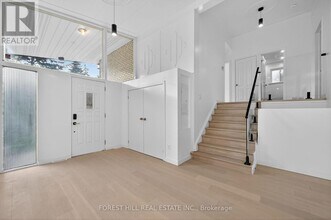 19 Candis Dr in Toronto, ON - Building Photo - Building Photo