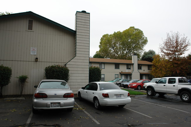 811 W 2nd Ave in Chico, CA - Foto de edificio - Building Photo