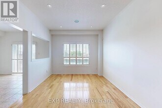 6630 Opera Glass Crescent in Mississauga, ON - Building Photo - Building Photo