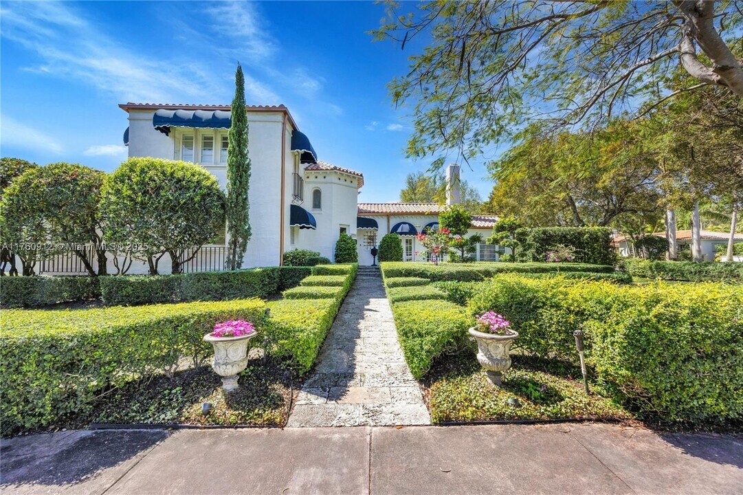 4504 Alhambra Cir in Coral Gables, FL - Building Photo