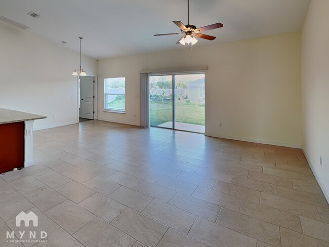 9 Cecilia Way, Unit 101 in Poinciana, FL - Foto de edificio - Building Photo
