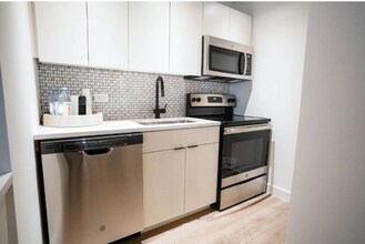 19 E Chestnut St in Chicago, IL - Building Photo - Building Photo