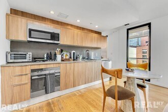 50 N 1st St in Brooklyn, NY - Foto de edificio - Building Photo