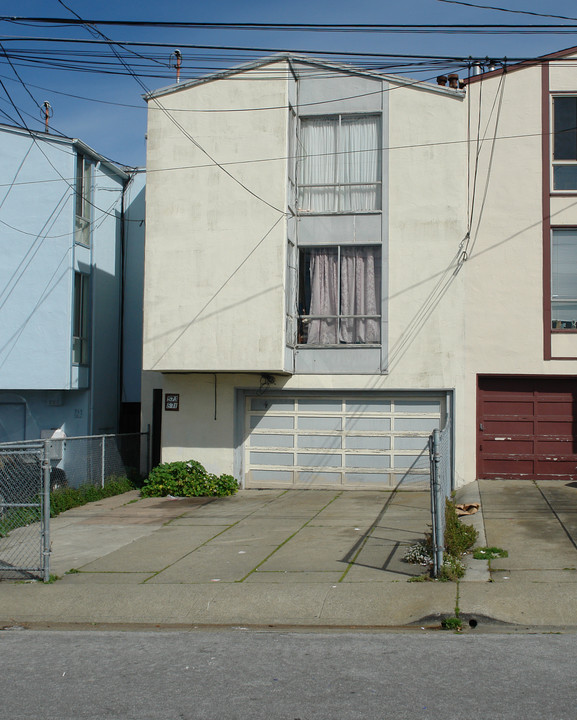 571 Sylvan St in Daly City, CA - Building Photo