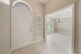 6738 W Greens Rd in Houston, TX - Foto de edificio - Building Photo