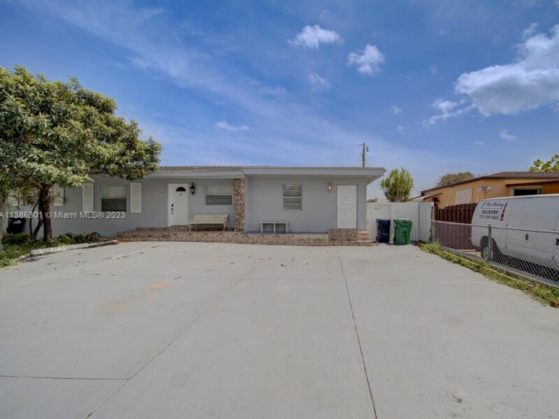 7622 SW 21st St-Unit -1 in Miami, FL - Building Photo
