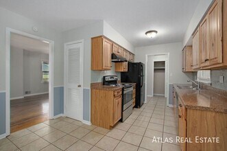 625 NW Kay Dr in Lee's Summit, MO - Building Photo - Building Photo