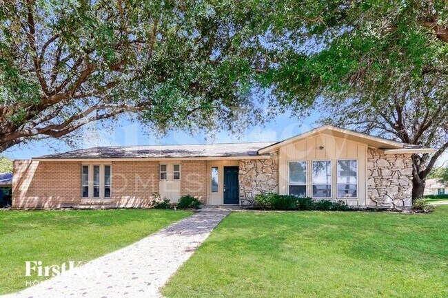 1700 Brown Trail in Hurst, TX - Building Photo - Building Photo