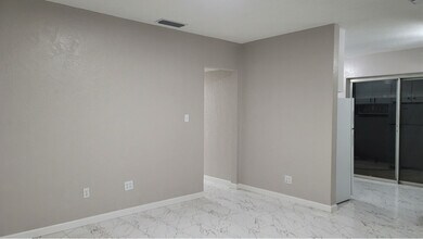 7115 N Tampania Ave in Tampa, FL - Building Photo - Building Photo