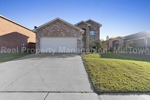 411 Cranbrook Ln in Grand Prairie, TX - Building Photo