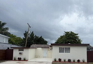748 NW 77th Terrace in Miami, FL - Building Photo