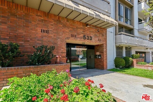 533 S St Andrews Pl in Los Angeles, CA - Building Photo - Building Photo