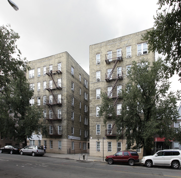 Sunset Court in Bronx, NY - Foto de edificio