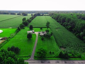 2494 Hess Rd, Unit 2 in Appleton, NY - Building Photo