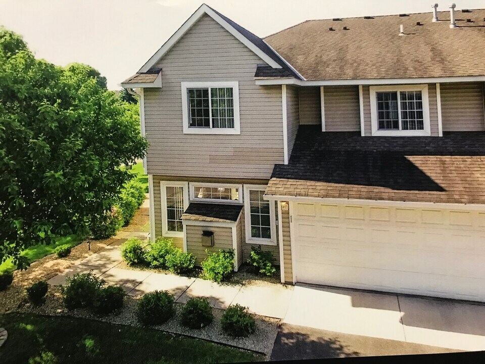 12357 Zealand Ave N in Champlin, MN - Building Photo
