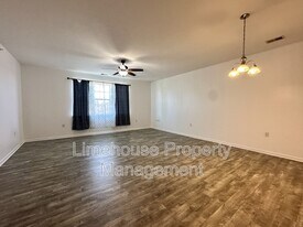 5317 Warminster Dr in Virginia Beach, VA - Building Photo