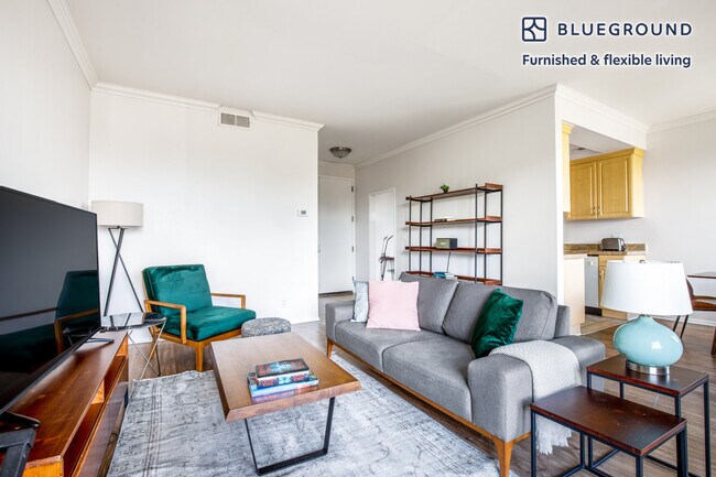 467 Arnaz Dr-Unit -FL3-ID363 in Los Angeles, CA - Building Photo - Building Photo