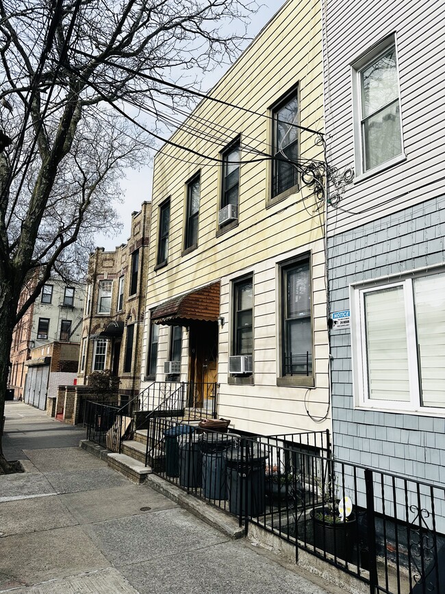 1915 Menahan St in Flushing, NY - Building Photo - Building Photo